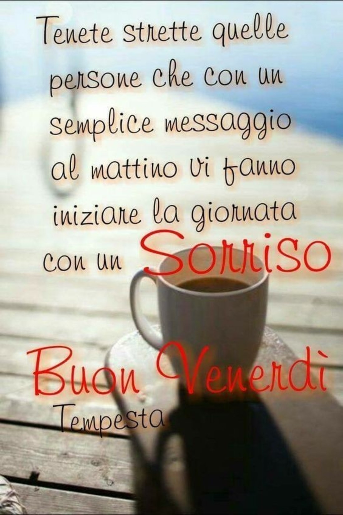 Tenete strette quelle persone che con un semplice messaggio al mattino vi fanno iniziare la giornata con un sorriso. Buon Venerdì