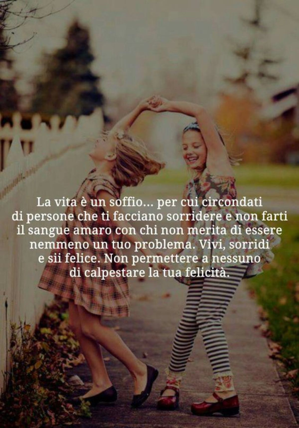 La vita è un soffio... perciò circondati di persone che ti facciano sorridere e non farti il sangue amaro con chi non merita nemmeno di essere un tuo problema.