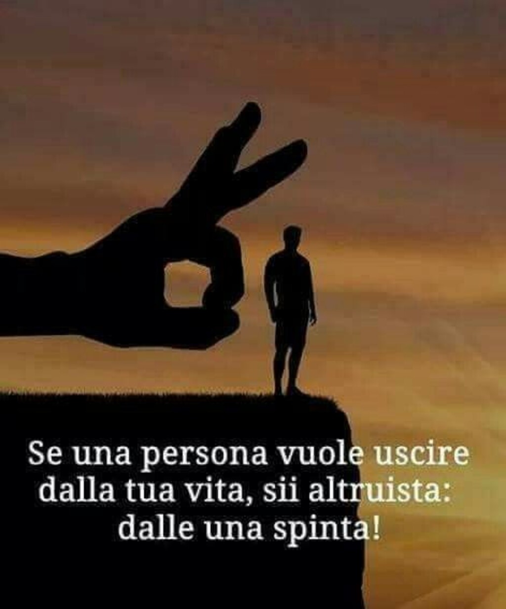 Se una persona vuole uscire dalla tua vita, sii altruista: dalle una spinta!